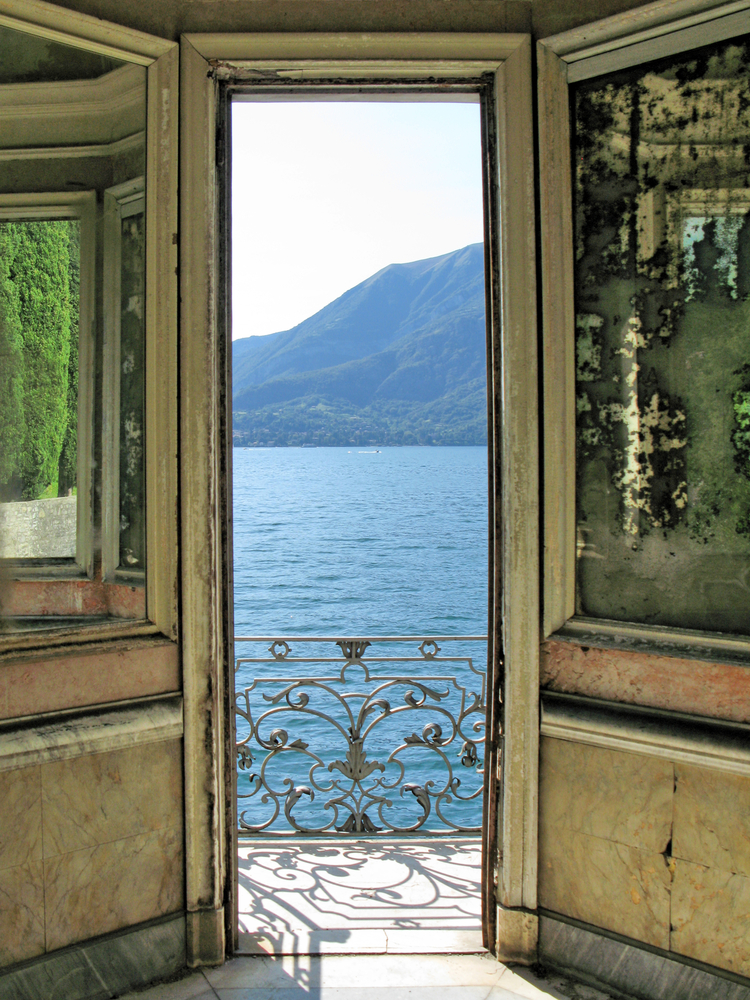 Lake Como Rises Again – real estate