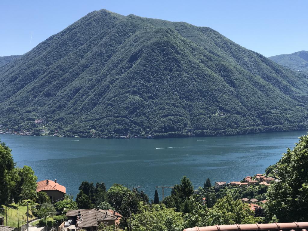 Apartment for sale in Argegno with terrace and lake view and mountains