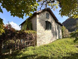 Independent House and annexed buildings near Argegno