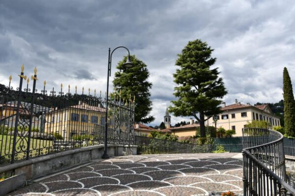 Nice walking on Lake Como City