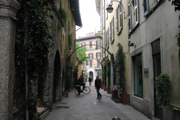 Shopping in the center of Como